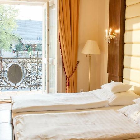 Hotel Kristaly Imperial Тата Екстериор снимка