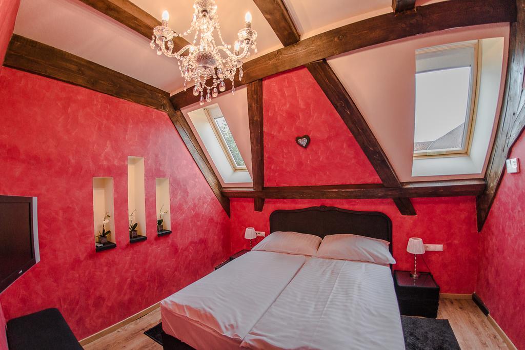 Hotel Kristaly Imperial Тата Екстериор снимка