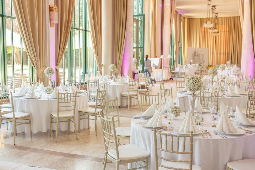 Hotel Kristaly Imperial Тата Екстериор снимка