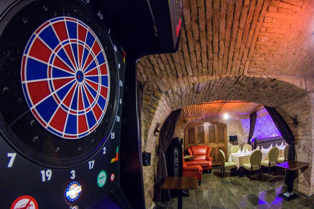 Hotel Kristaly Imperial Тата Екстериор снимка