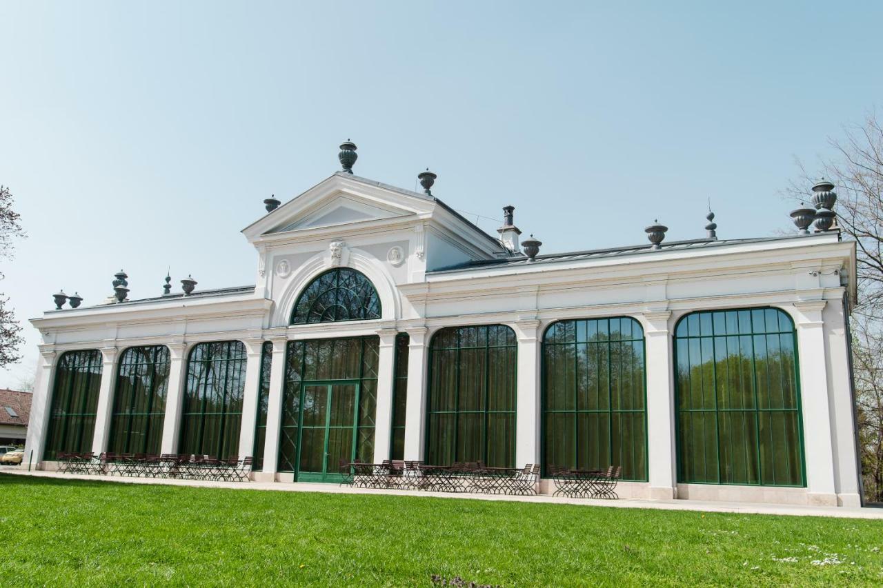 Hotel Kristaly Imperial Тата Екстериор снимка