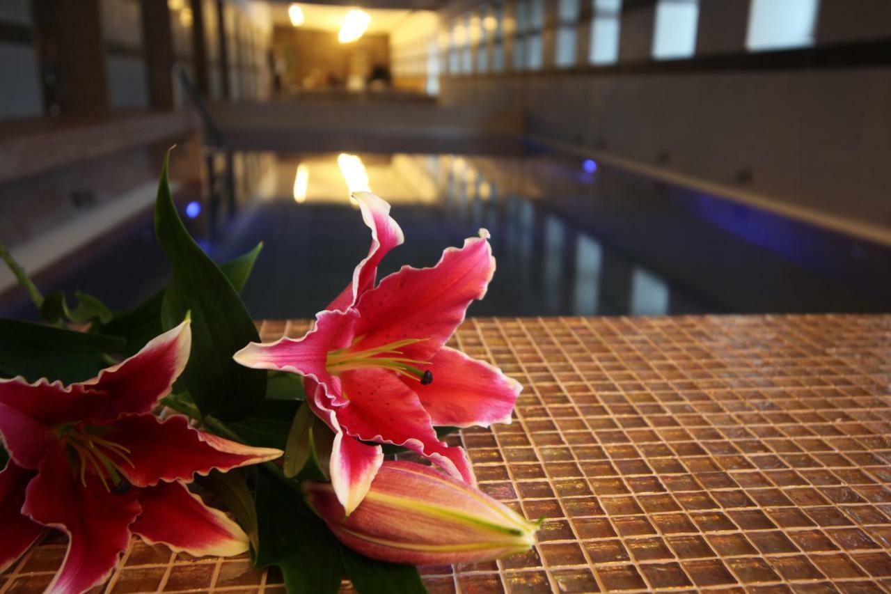 Hotel Kristaly Imperial Тата Екстериор снимка
