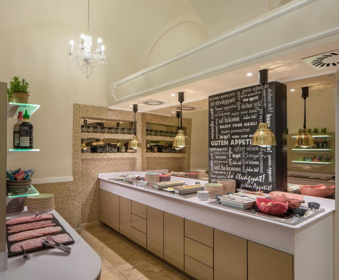 Hotel Kristaly Imperial Тата Екстериор снимка