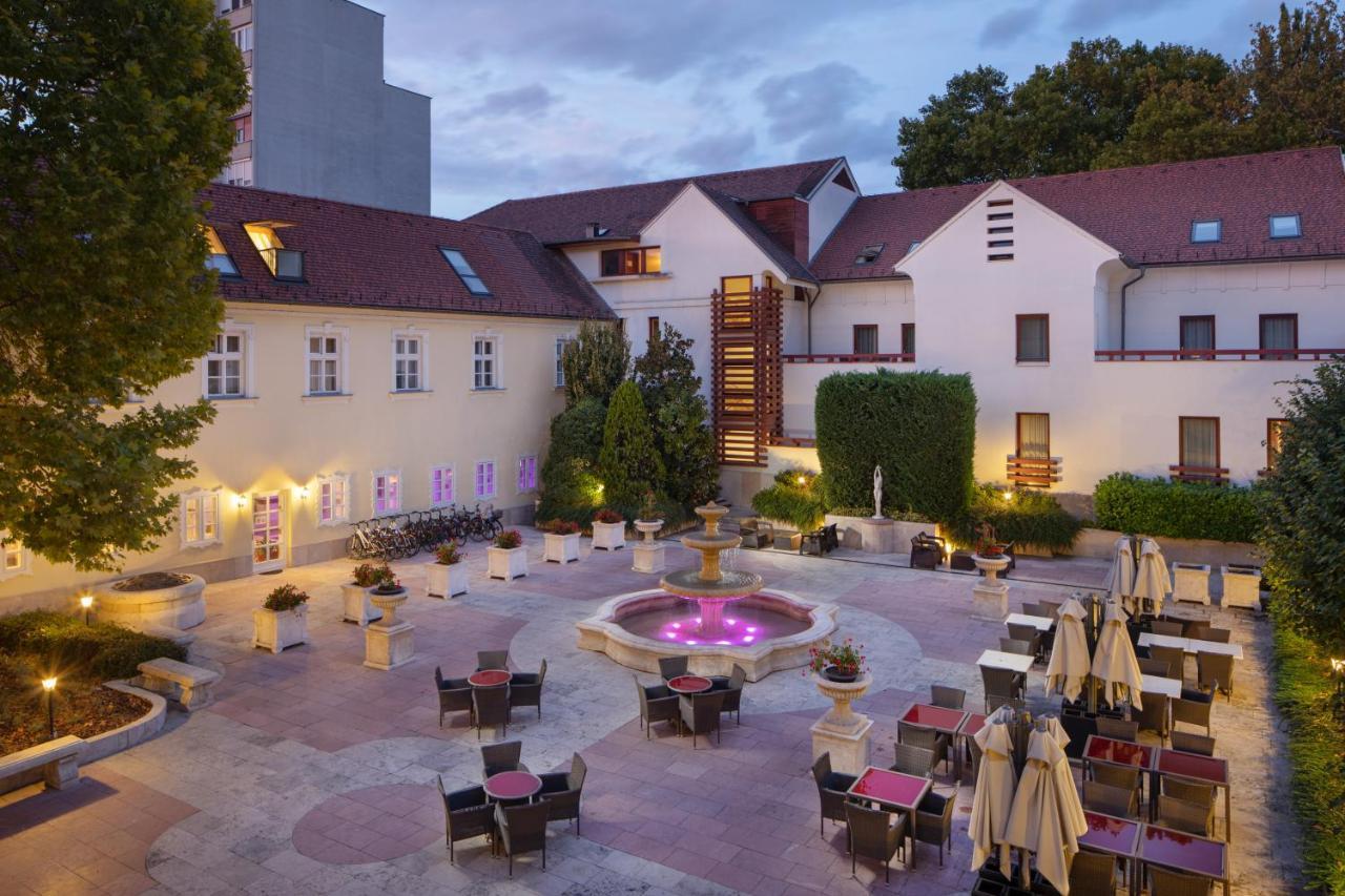 Hotel Kristaly Imperial Тата Екстериор снимка